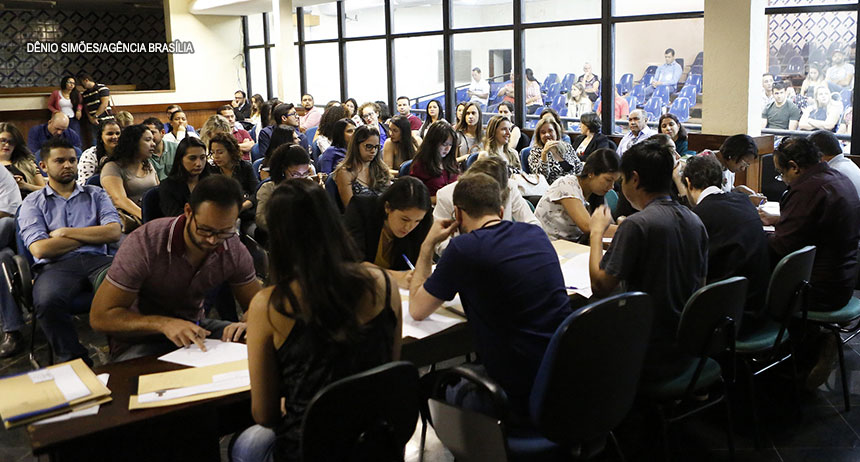 163 novos servidores tomam posse na Saúde do DF