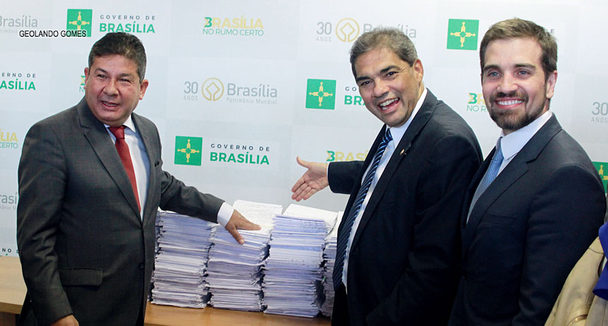 Senador Hélio José participa de entrega do Projeto da construção do Hospital Oncológico de Brasília à Caixa Federal