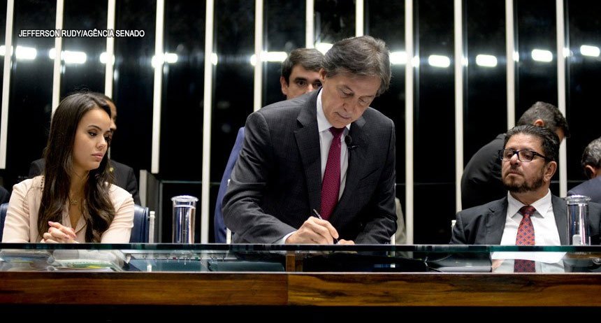 Congresso promulga emenda que veda coligações e estabelece cláusula de barreira