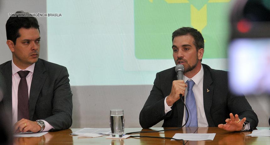 A farsa da mudança na atenção primária nos centros de saúde