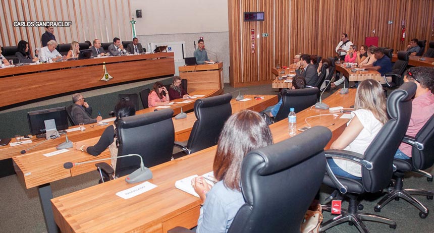 Realocação de médicos da saúde pública é debatida em comissão geral