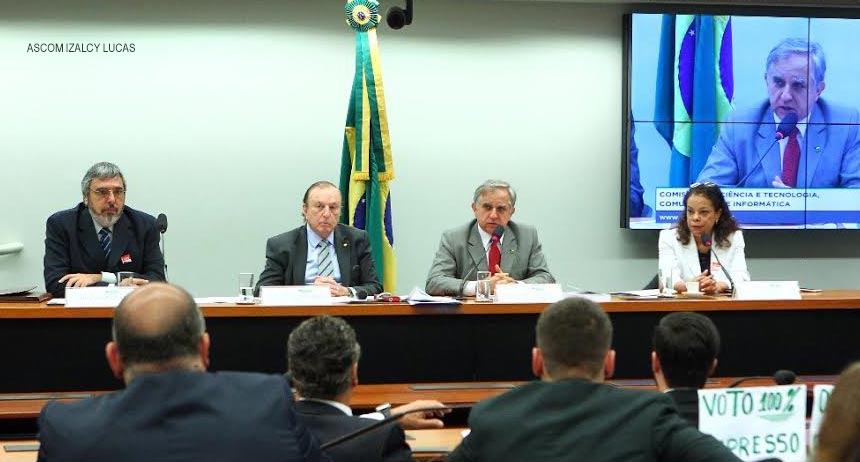 Peritos da PF comprovam fragilidade das urnas eletrônicas