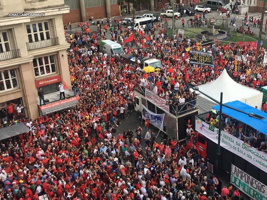 Protestos contra e a favor do ex-presidente Lula marcam véspera do julgamento