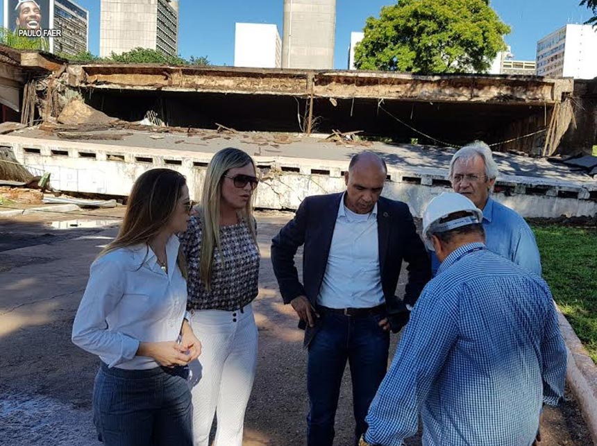 Distritais visitam local e cobram do GDF responsabilidade sobre desabamento de viaduto do Eixão Sul