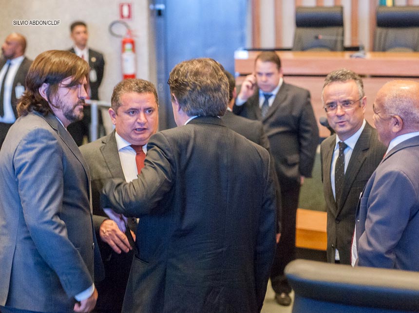 Distritais responsabilizam GDF pelo desabamento no Eixão