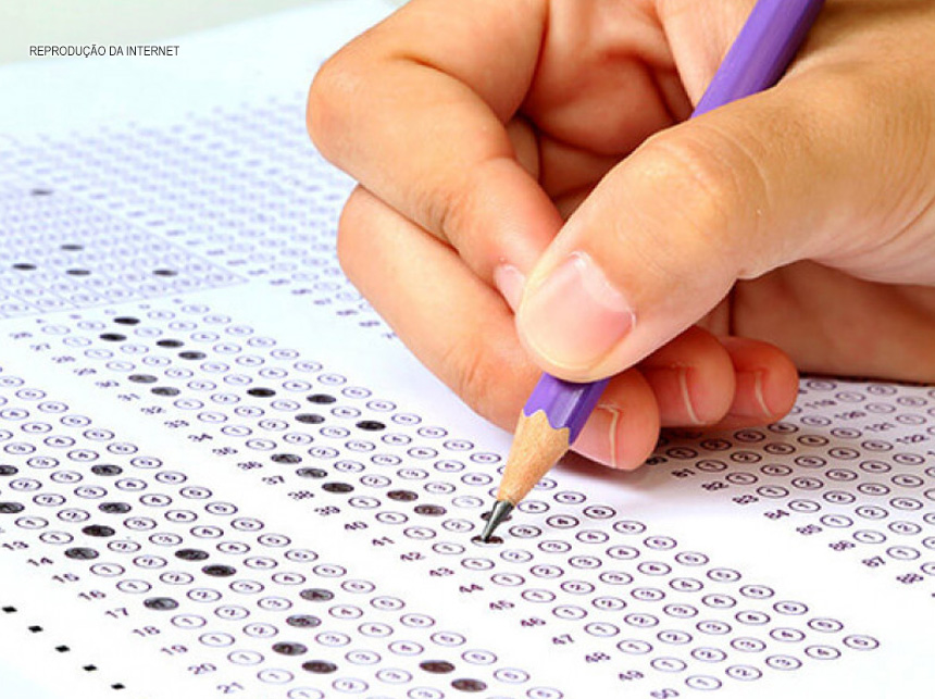 Ibaneis libera realização de concurso para profissionais de educação