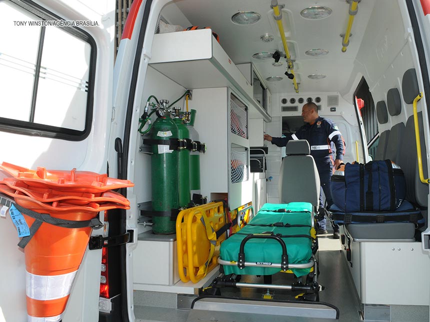 Após pressão e um grave acidente Rollemberg entrega 23 ambulâncias ao SAMU-DF