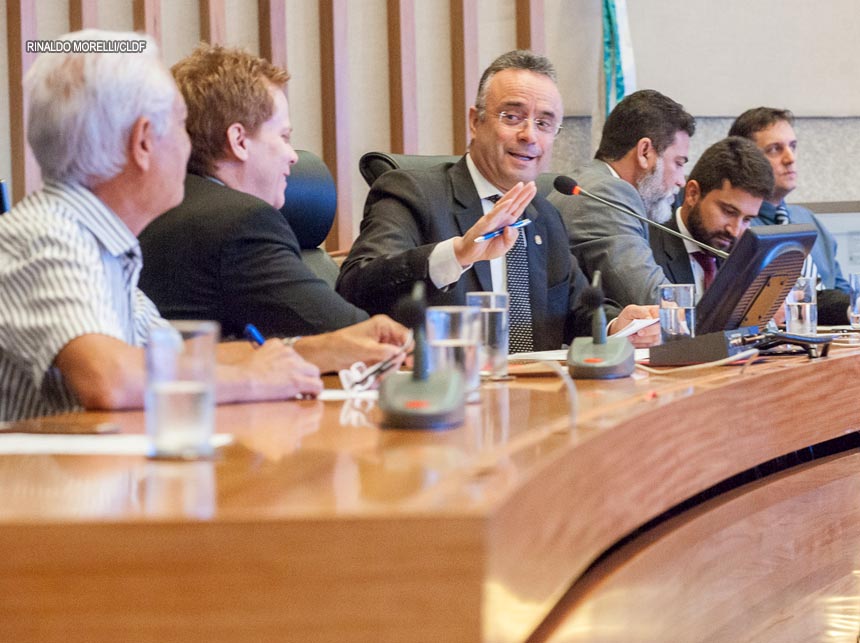 Sindate apresenta dados da Pesquisa Saúde do Trabalhador, em Audiência Pública, na CLDF