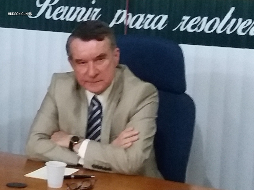 Valmir Campelo desiste da disputa ao GDF para 2018 e critica sistema político