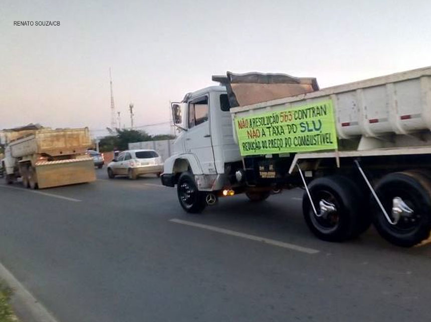 Caminhoneiros realizam assembleia com Sindicato Nacional no DF
