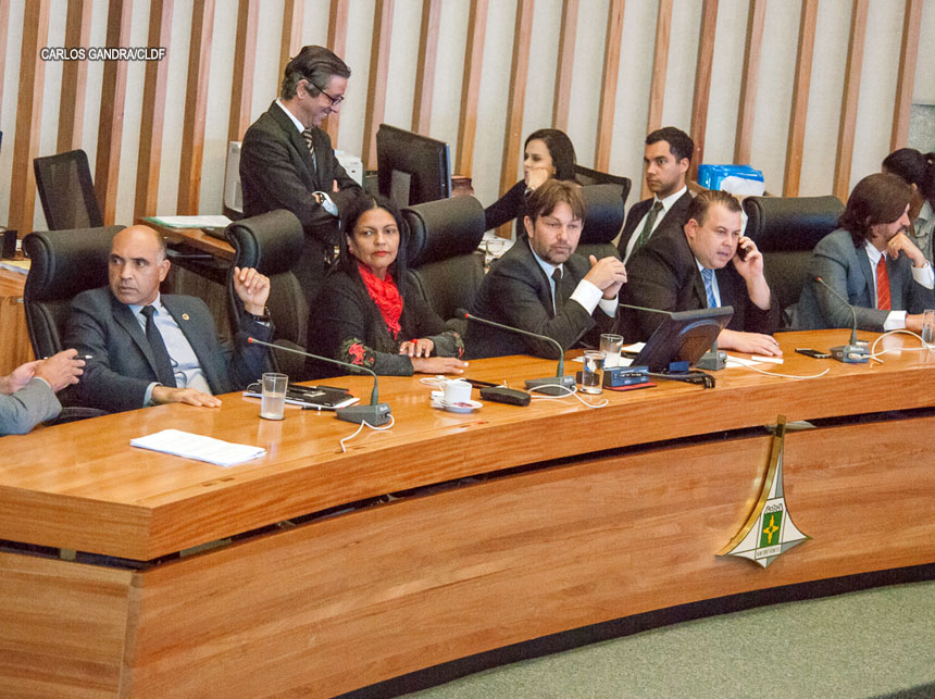 Câmara Legislativa derruba veto em favor de especialistas da saúde e aprova projetos de distritais