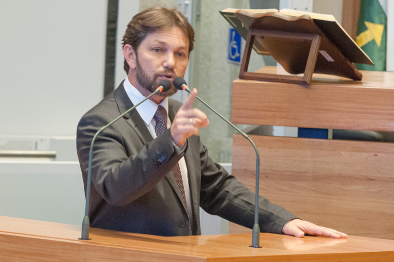 CLDF cobra explicações de secretário sobre fechamento de pediatria no hospital e paralisação de obra em centro de saúde do Gama