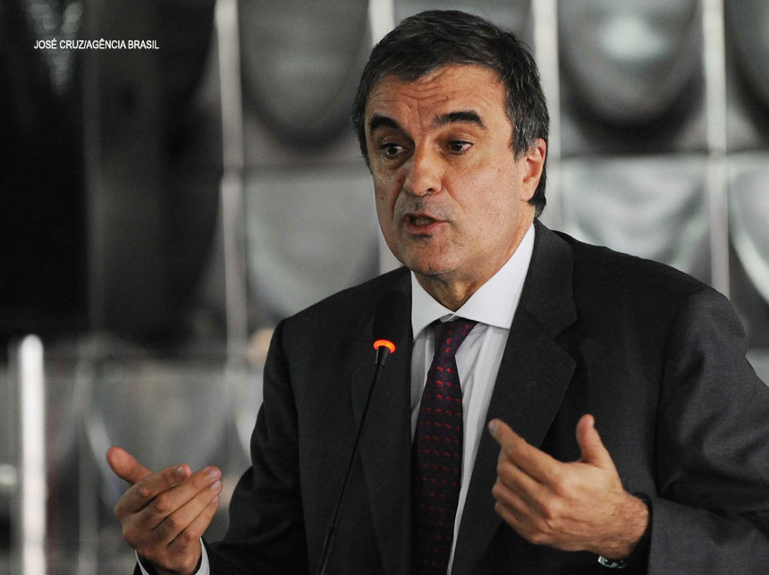 Ex-ministro da Justiça e advogados criticam censura de Rollemberg