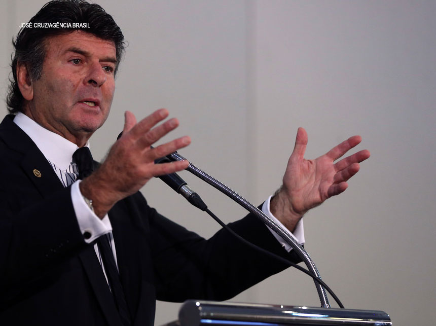 Notícias falsas podem colocar eleições em risco, diz presidente do TSE