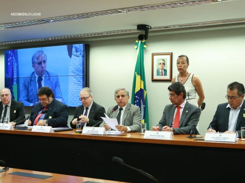 Izalci destaca contribuição de universidades para o desenvolvimento das cidades