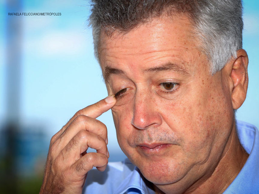 Rollemberg é hostilizado em feira de Ceilândia: “Vai dar calote na barraca também? Caloteiro mentiroso.”