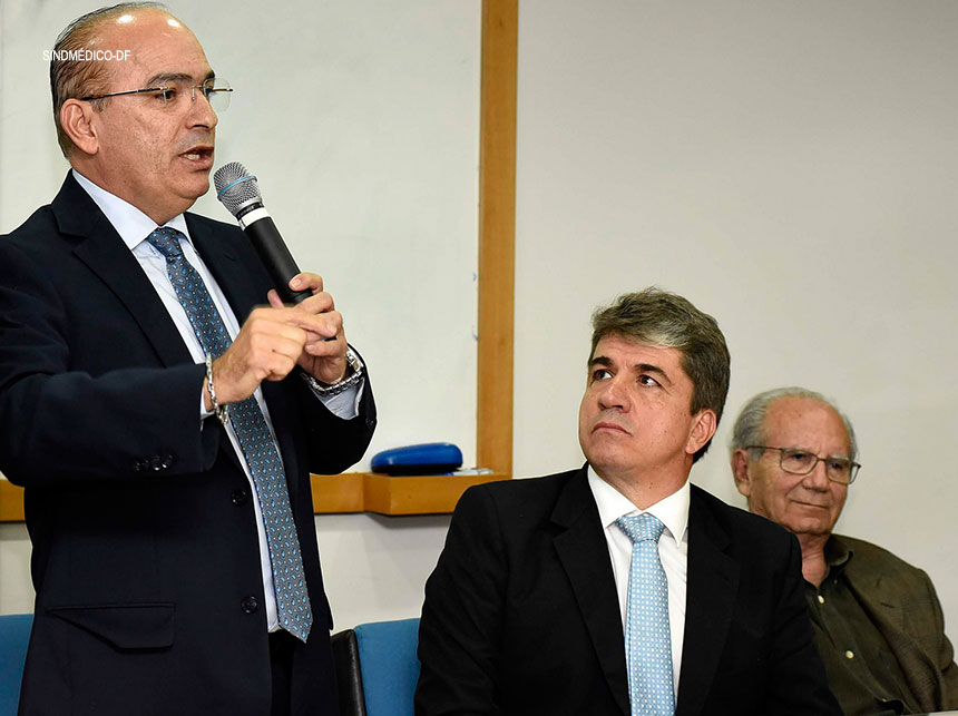 Gutemberg Fialho se licencia e Carlos Fernando assume presidência do SindMédico-DF