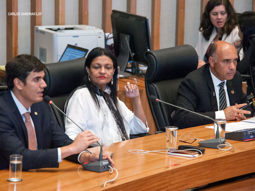Câmara Legislativa retoma sessões com críticas a demissões na saúde