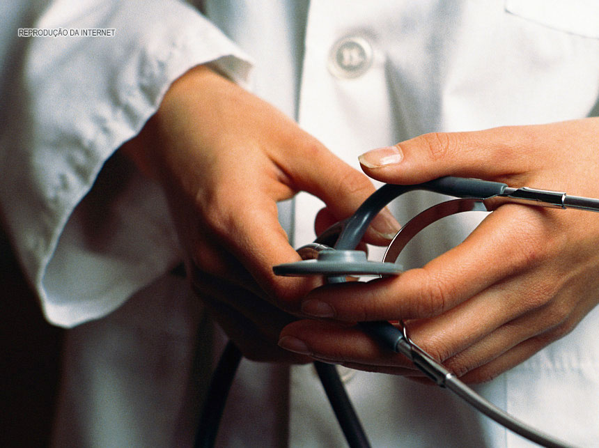 Falsa médica tem prisão preventiva decretada após morte de paciente