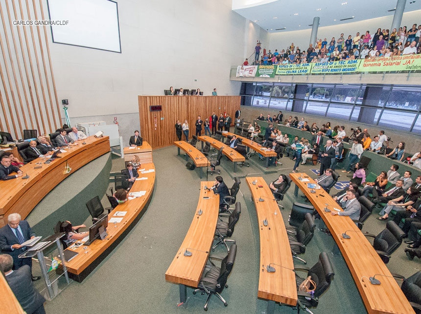 CLDF derruba vetos que reduziam concursos previstos na LDO