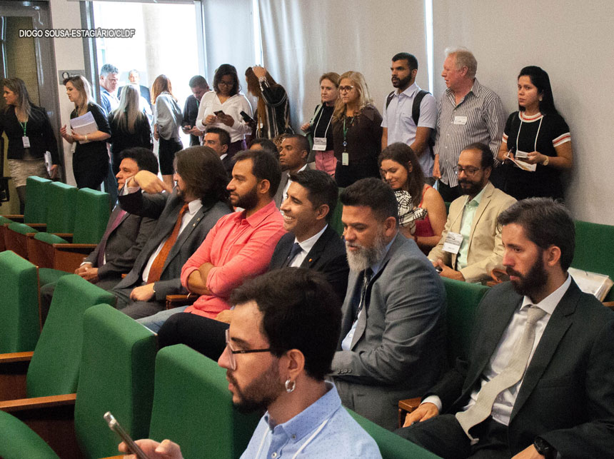 Distritais recém-eleitos participam de reunião da Comissão de Educação