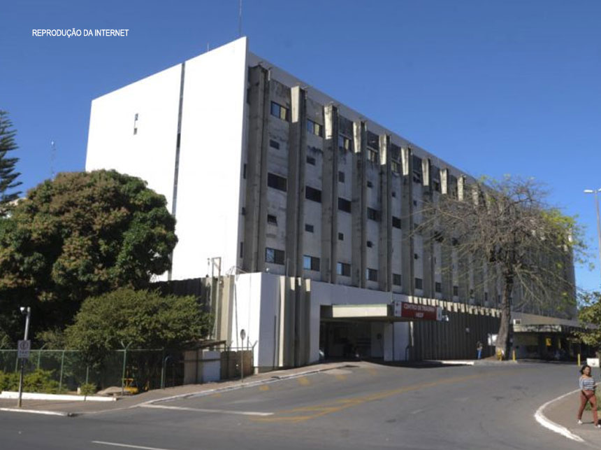 Vagas para Instituto Hospital de Base, publicadas em site de empregos, chama atenção de servidores