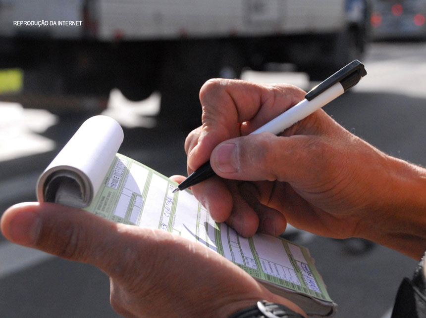 Motoristas devem requerer restituição de multas anistiadas pelo Detran-DF