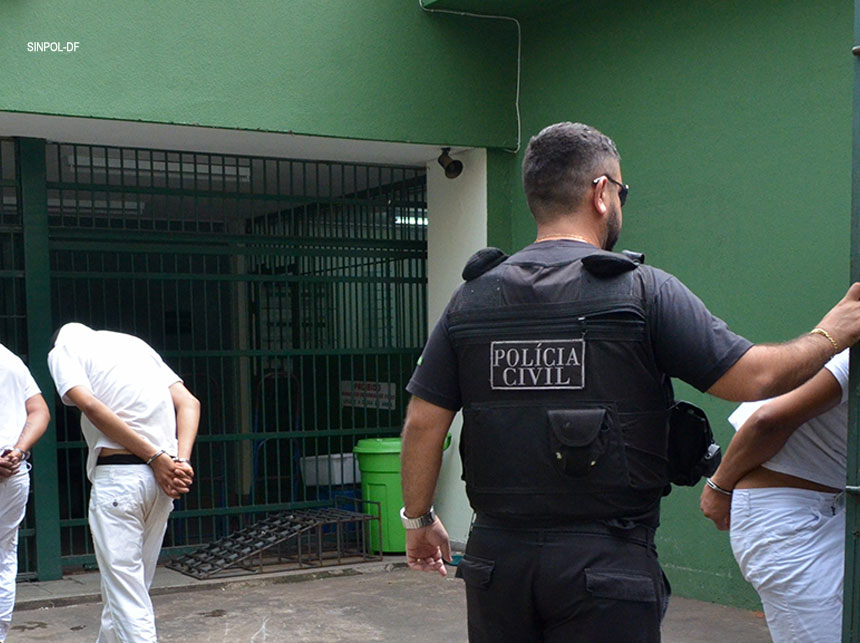 Escolta hospitalar de preso por policial civil configura desvio de função
