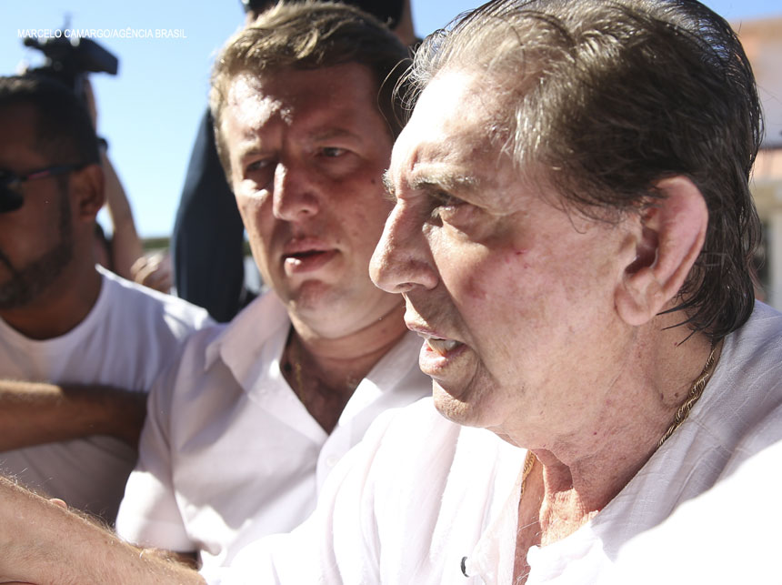 Com mais de 300 denúncias de abuso sexual, João de Deus se entrega à Justiça