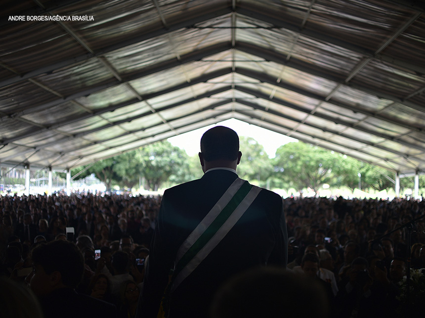 Ibaneis Rocha assume rédeas do Distrito Federal e dá posse ao novo secretariado