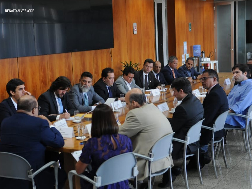 “Quantas pessoas morrem em leitos de hospitais em 15 dias?”, questiona Ibaneis sobre sessão extraordinária na CLDF