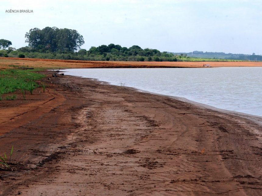 Com fiscalização deficiente, Adasa desconhece volume de água efetivamente retirado dos reservatórios do DF