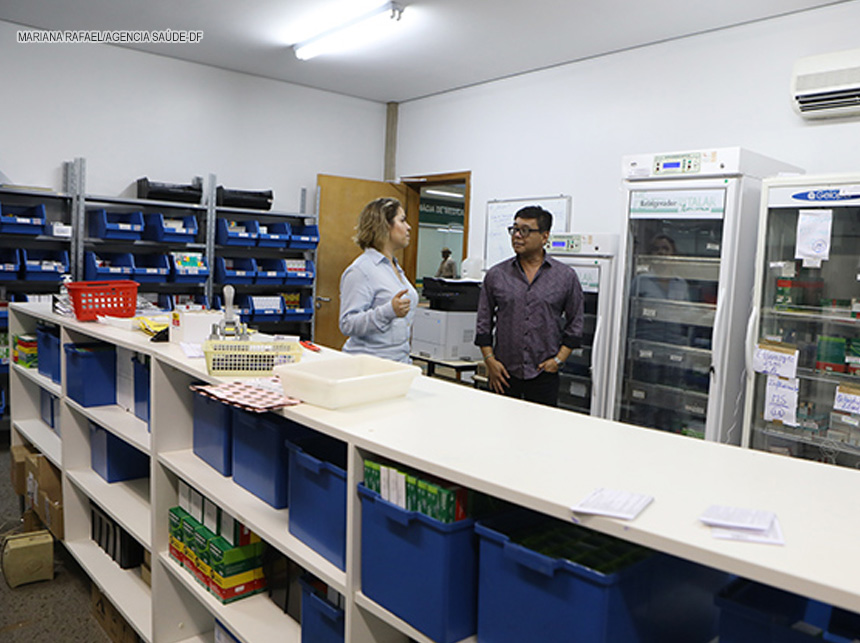 Farmácias de alto custo de Ceilândia e 102 Sul recebem visita do secretário