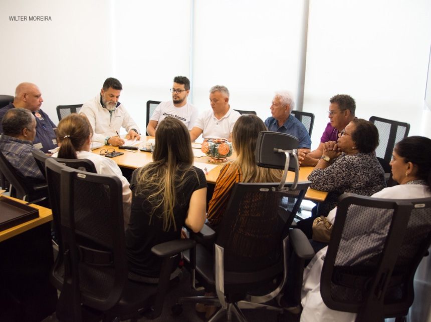 Pauta de reivindicações é entregue ao deputado Jorge Vianna na CLDF