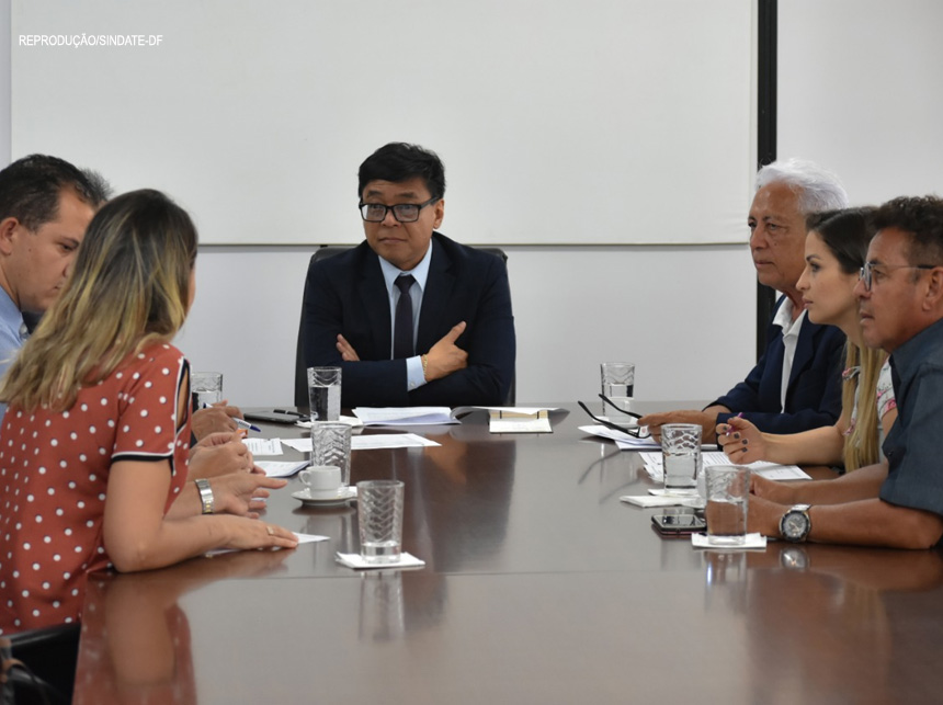 Sindate-DF entrega pauta de reivindicações ao secretário de Saúde