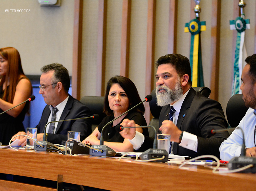 Jorge Vianna promove debate sobre Carreiras da saúde em audiência pública na CLDF