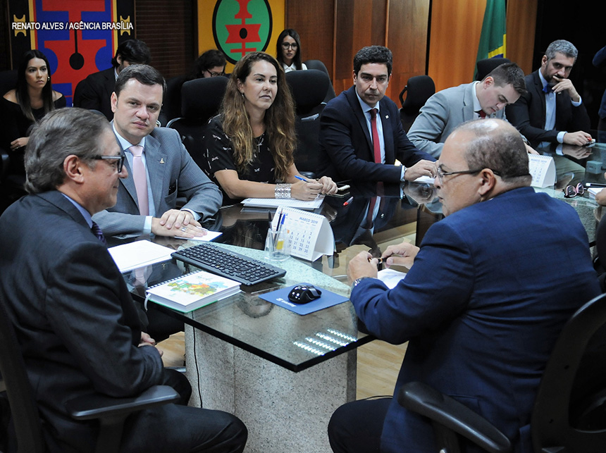 GDF e MEC estudam modelo comum de gestão compartilhada nas escolas