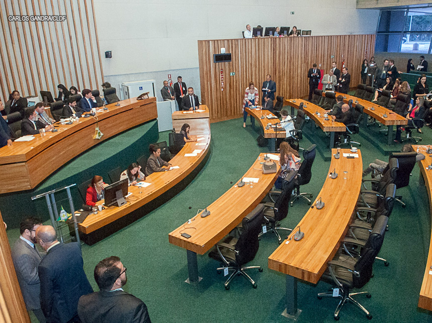 Distritais debatem declaração de Ibaneis sobre reajuste