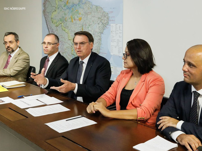 Ministro diz que risco de não ter Enem está totalmente afastado