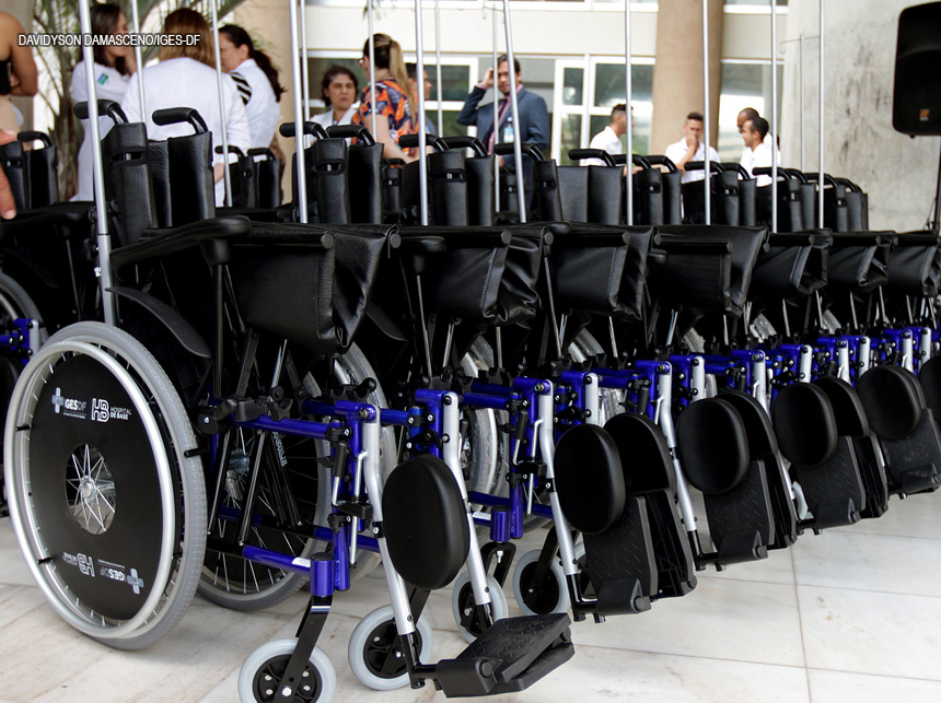 HBDF recebe 106 cadeiras de rodas para transportar pacientes