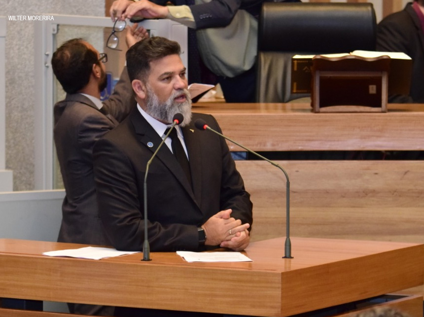 PL de Jorge Vianna estabelece retirada de medicamentos em farmácias particulares, quando faltar na rede pública