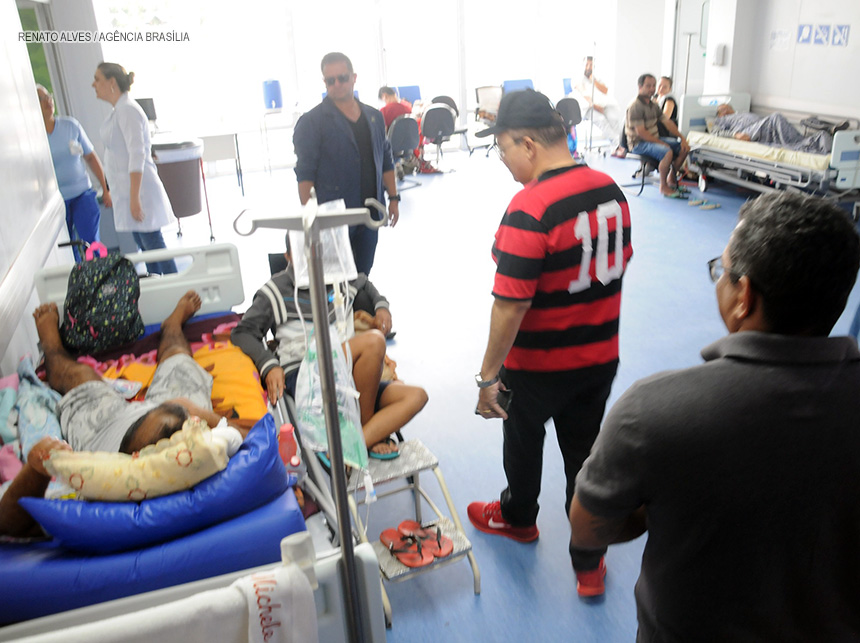 Ibaneis visita obras de revitalização da UPA de Ceilândia