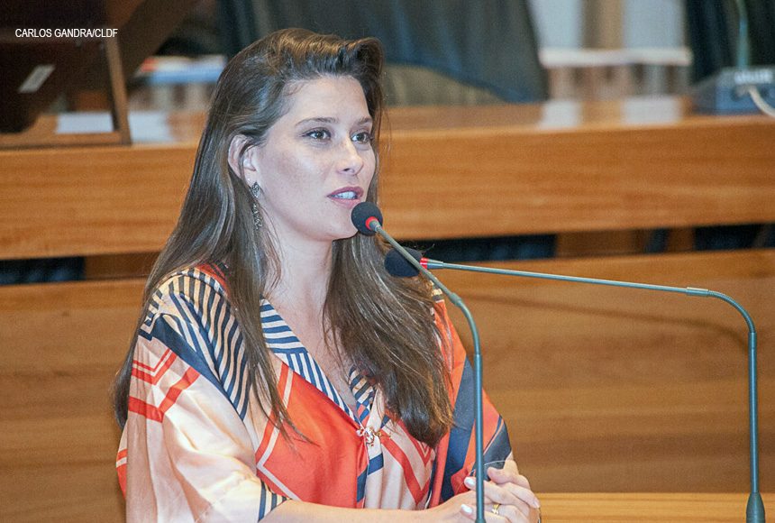 Julia Lucy Junta Comercial