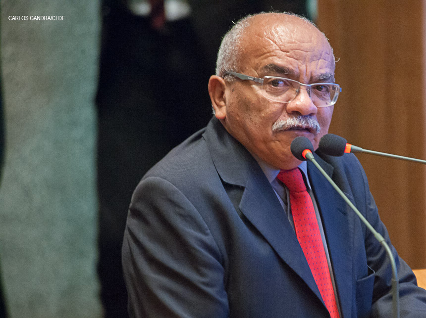 Distritais criticam privatização de CEB e Caesb e “caos na saúde”