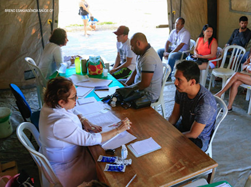 Centros de hidratação atendem a quase 200 pacientes com suspeita de dengue em uma tarde