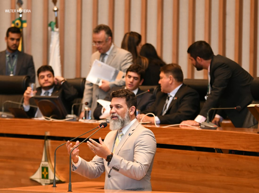 Jorge Vianna aponta problemas na inscrição para o IGESDF em processo seletivo de 2.400 profissionais de saúde