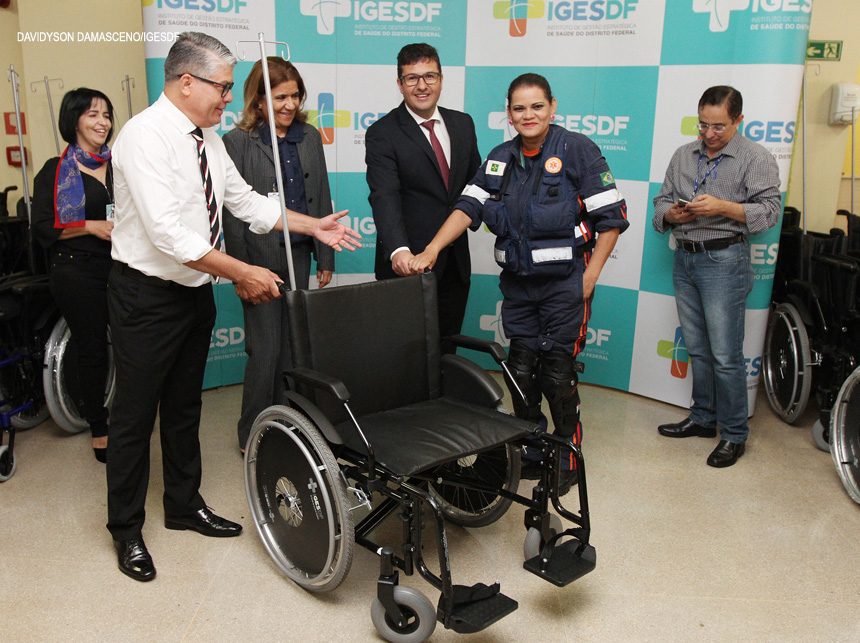 IGESDF entrega mais 53 cadeiras de rodas para UPAs, Santa Maria e Base