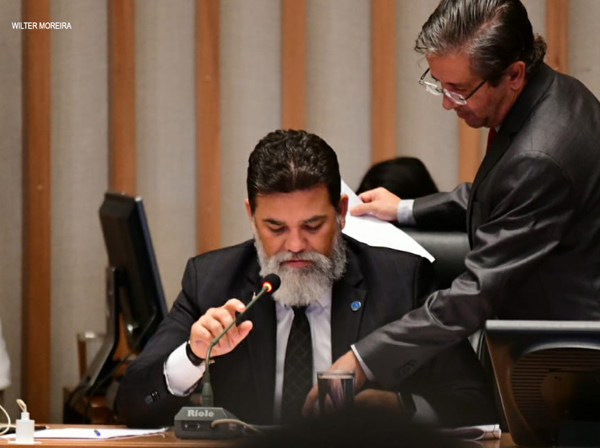 Jorge Vianna apresenta emendas a LDO para 2020 e esclarece questionamentos de técnicos administrativos