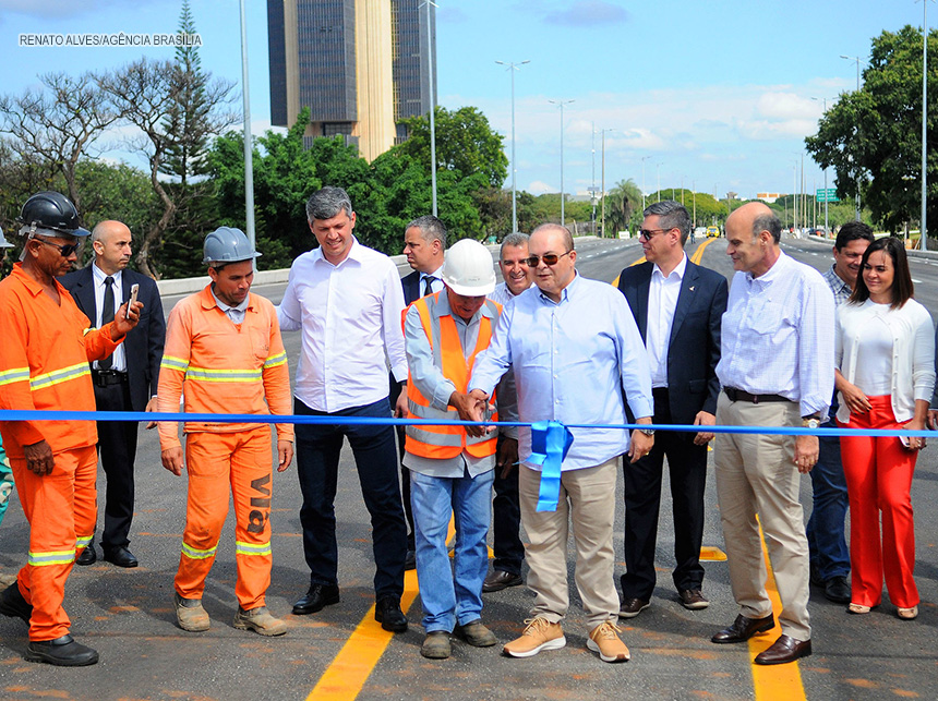 “Brasília estava muito descuidada”, afirma Ibaneis ao entregar viaduto da Galeria dos Estados