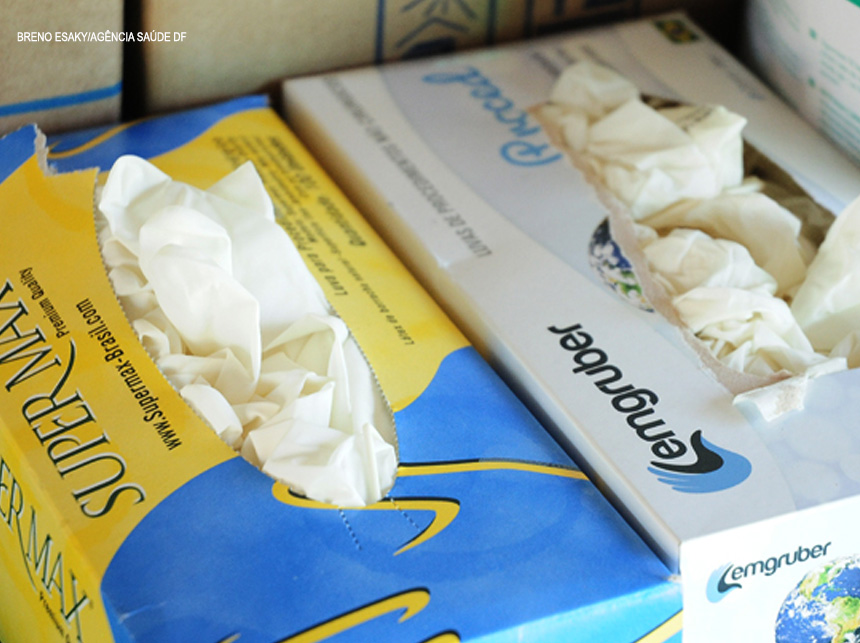 Saúde reforça hospitais do DF com estoques de luvas e capotes